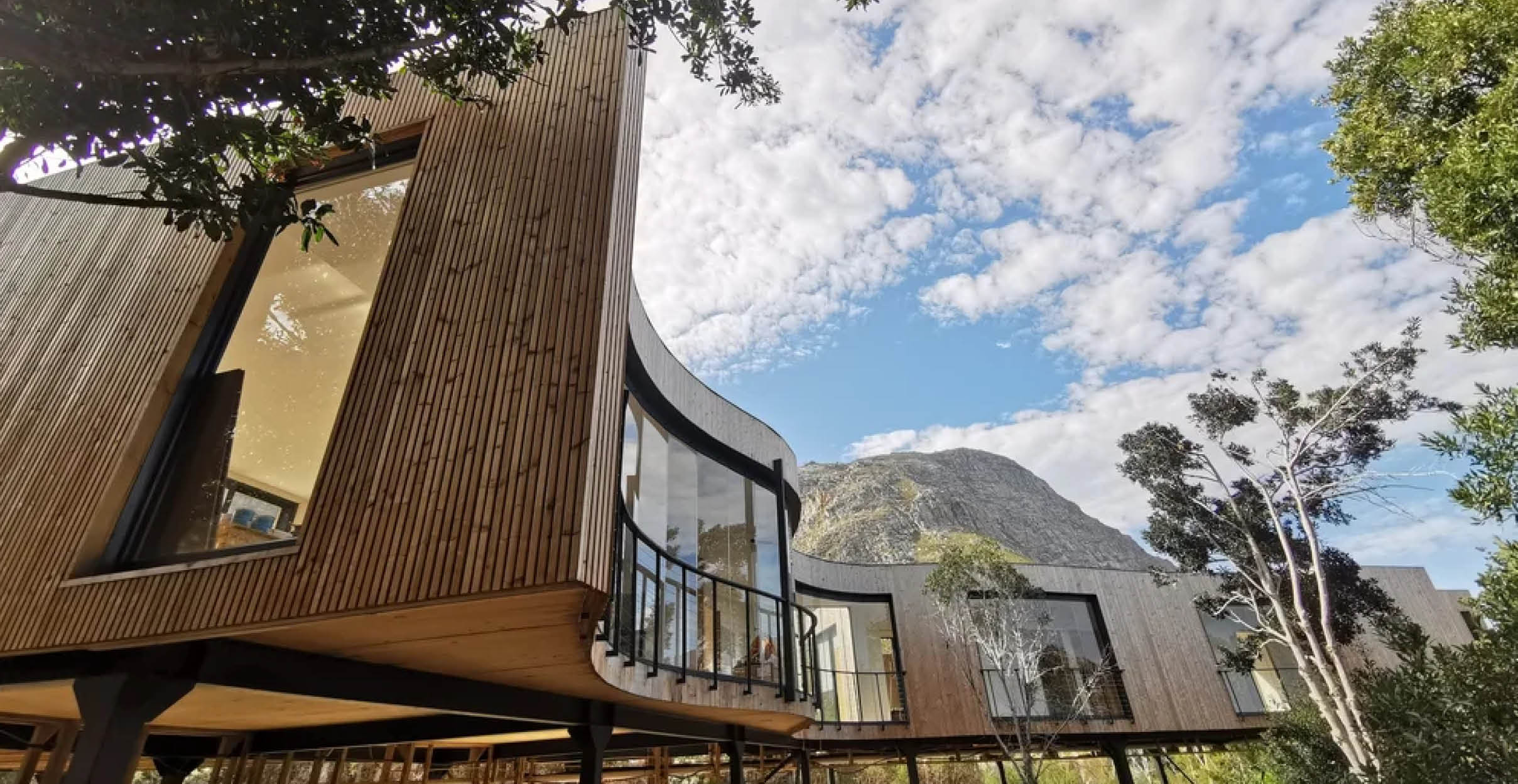 Elevated treehouse with waved wall