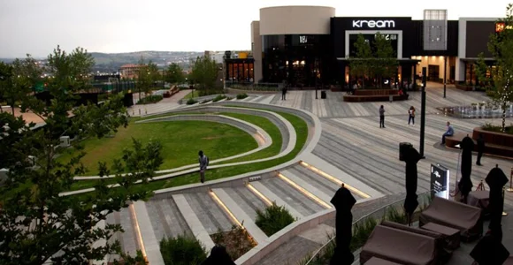 Multilevel landscape lawn area at a mall